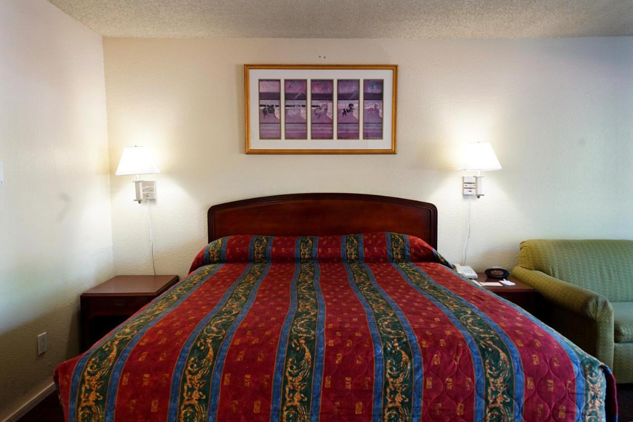 Ambassador Inn Фресно Экстерьер фото